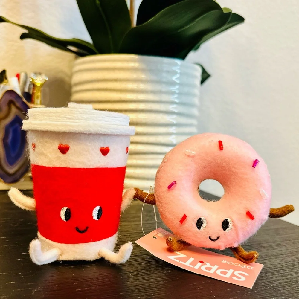 NWT Target Spritz Coffee & Donut Valentine Figurine Set